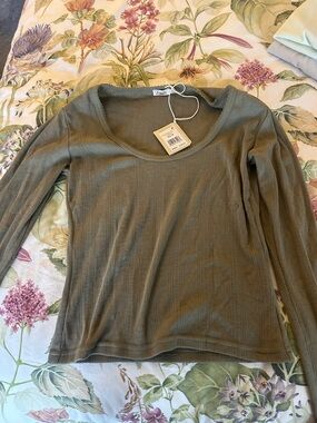 Faherty Olive Long-Sleeve Scoop-Neck Knit Top